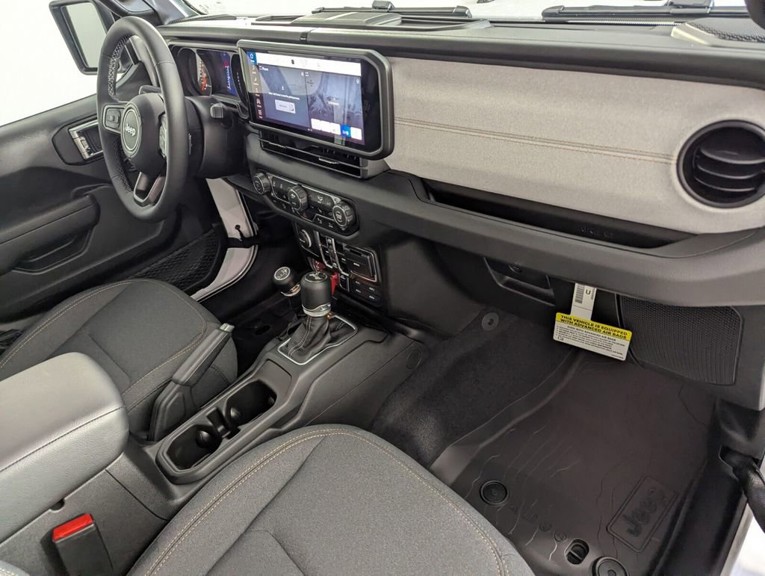2026 Jeep Wrangler - Photo 35