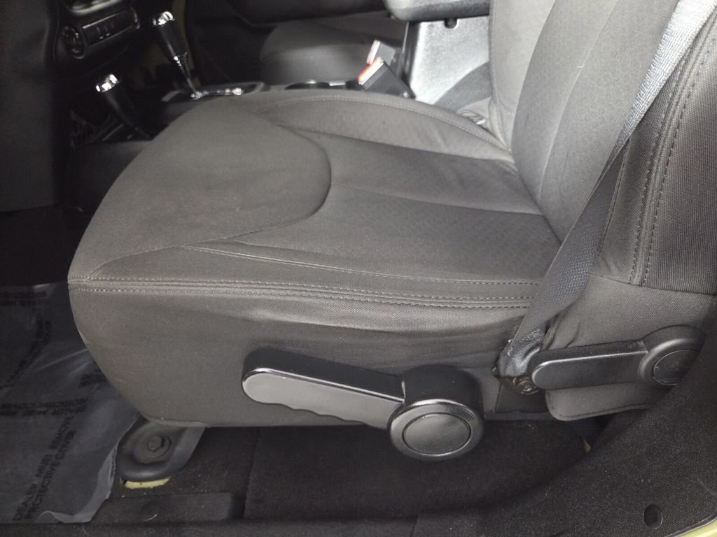 2013 Jeep Wrangler - Photo 12