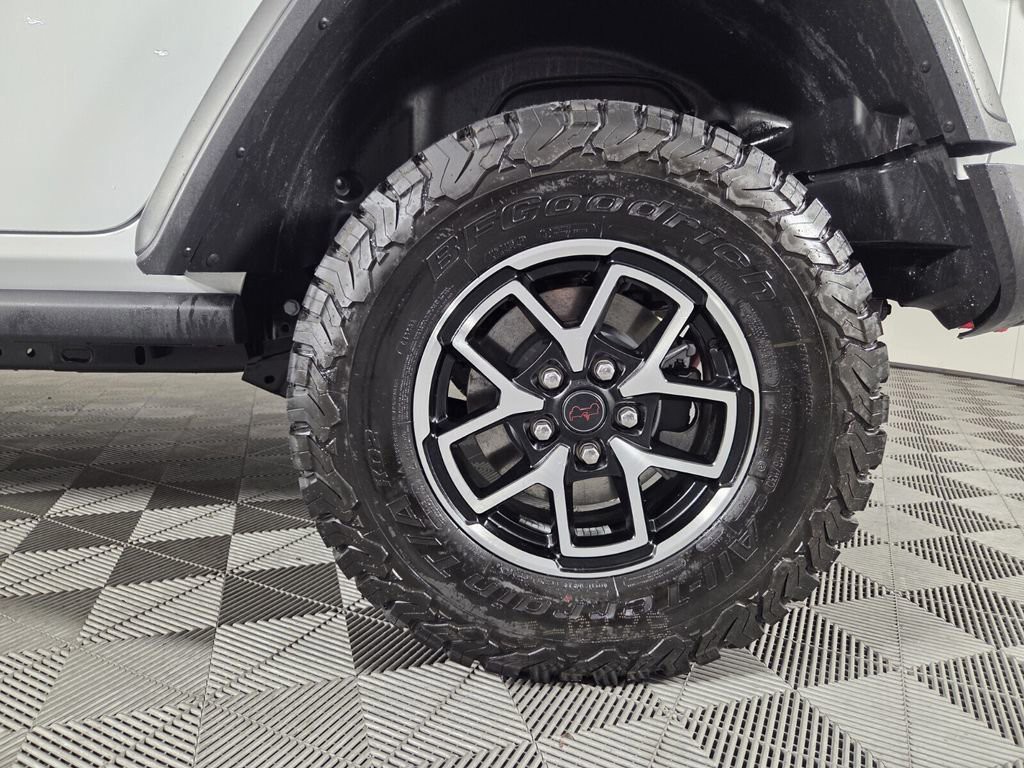 2025 Jeep Wrangler - Photo 13