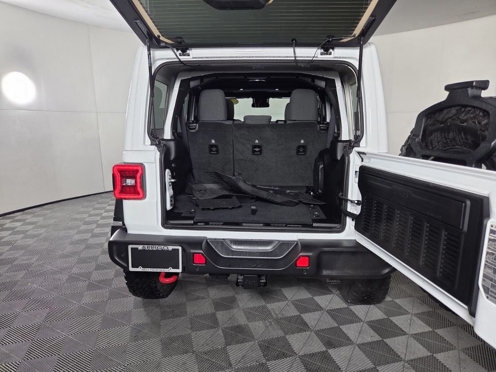 2025 Jeep Wrangler - Photo 14