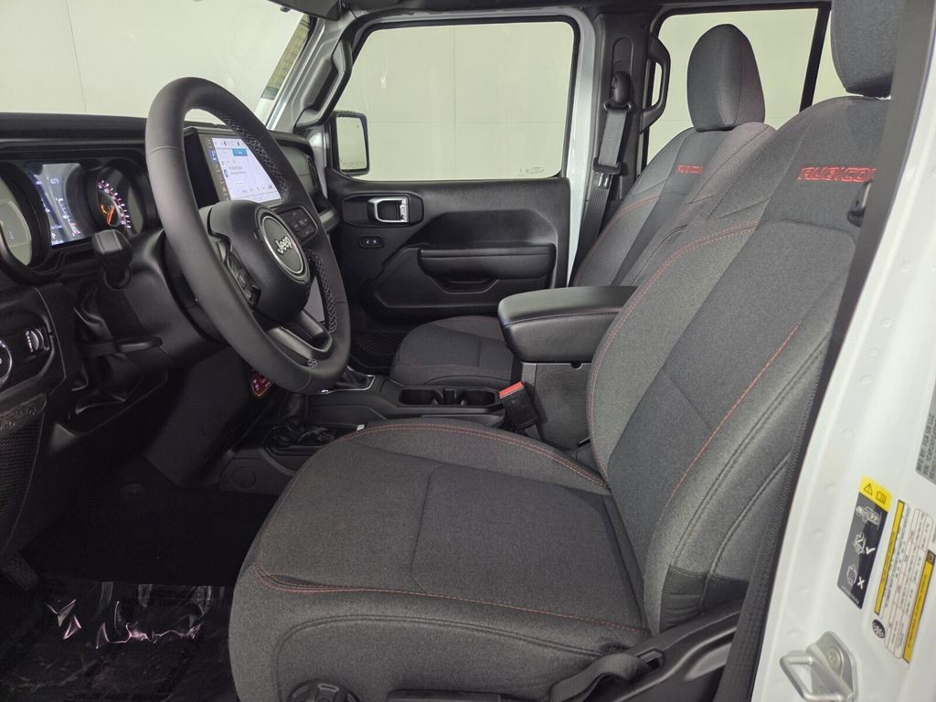 2025 Jeep Wrangler - Photo 10