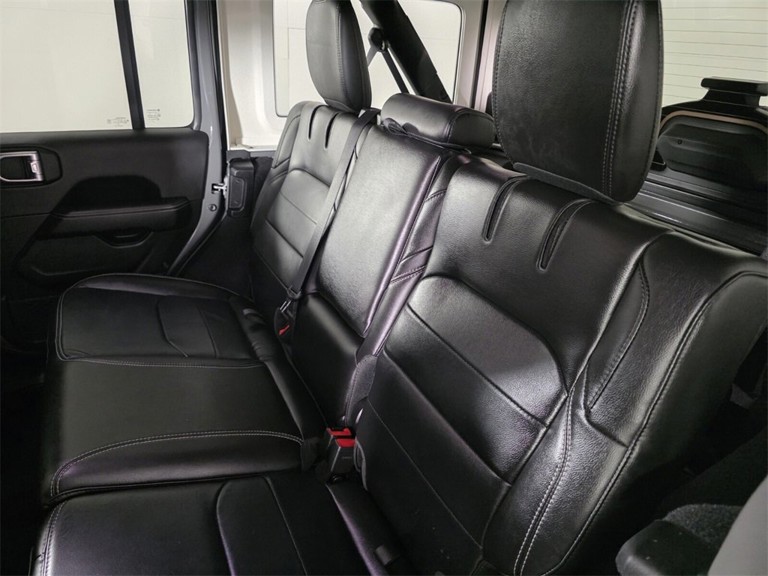 2023 Jeep Wrangler - Photo 15