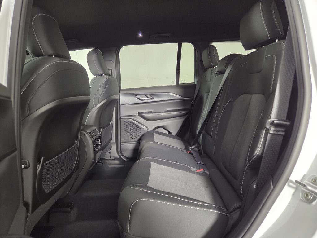 2025 Jeep Grand Cherokee - Photo 11