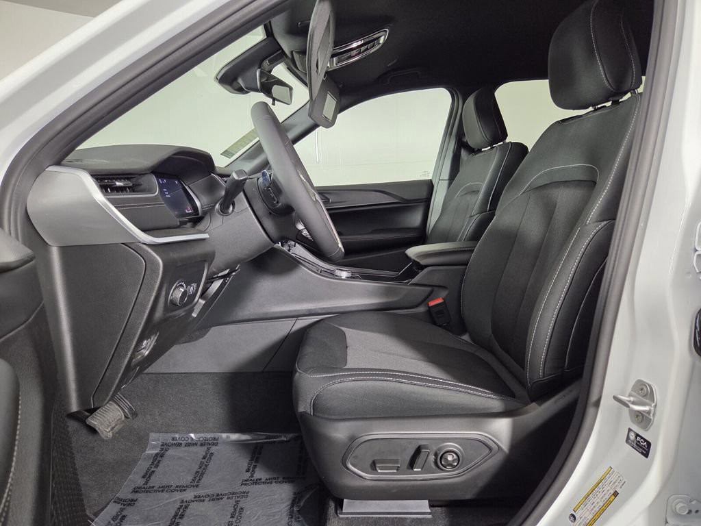 2025 Jeep Grand Cherokee - Photo 12
