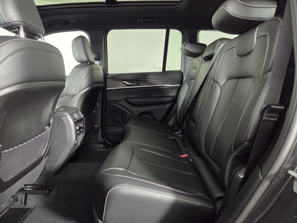 2025 Jeep Grand Cherokee - Photo 11