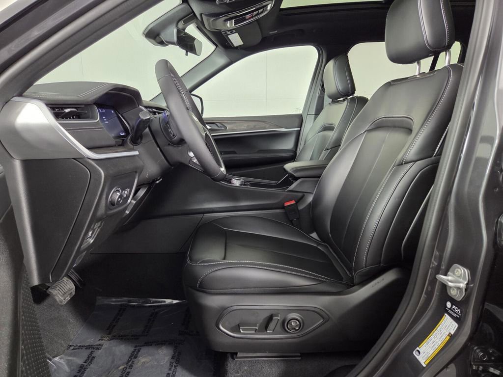 2025 Jeep Grand Cherokee - Photo 12