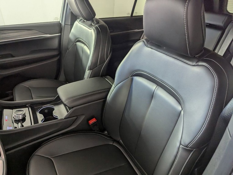 2025 Jeep Grand Cherokee - Photo 10