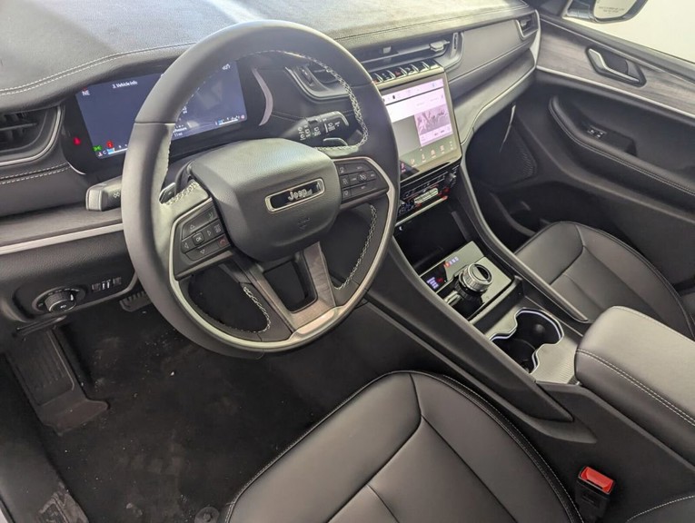 2025 Jeep Grand Cherokee - Photo 12