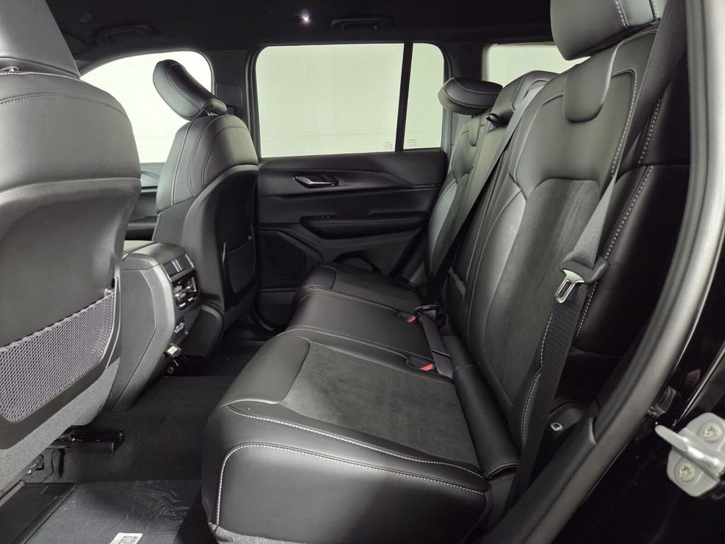 2025 Jeep Grand Cherokee - Photo 11