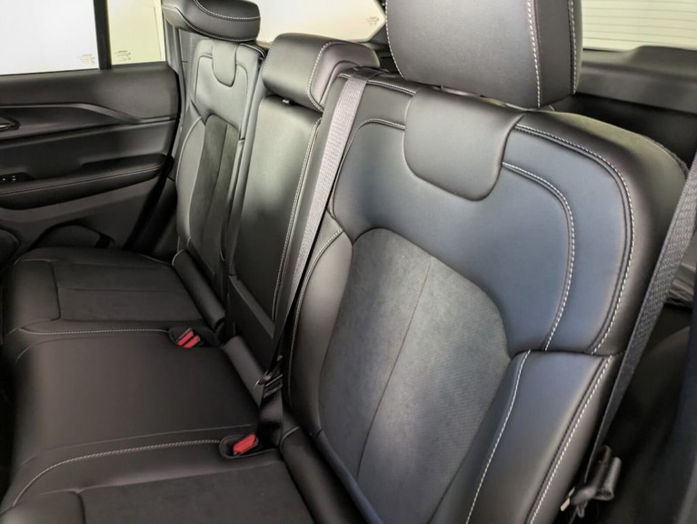 2025 Jeep Grand Cherokee - Photo 13