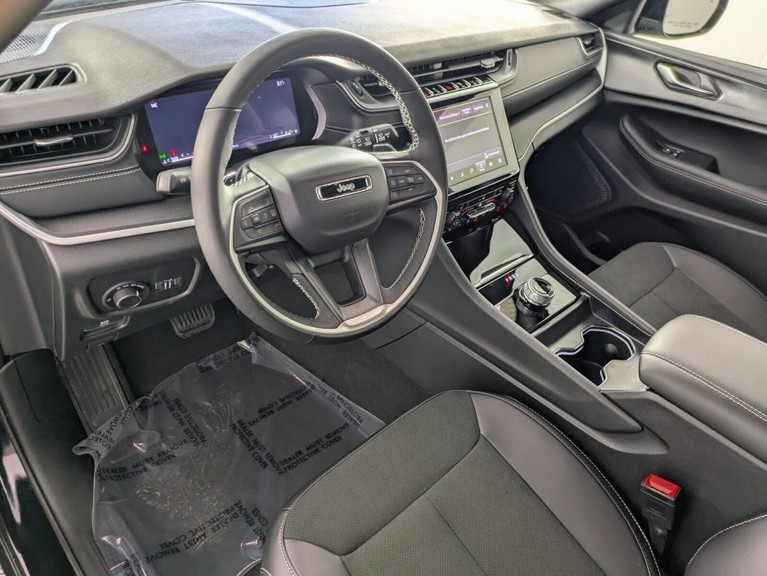2025 Jeep Grand Cherokee - Photo 9