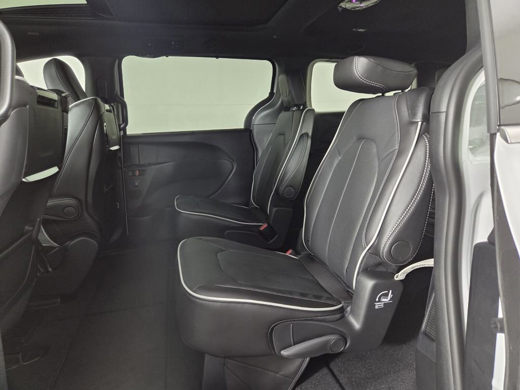 2026 Chrysler Pacifica - Photo 11