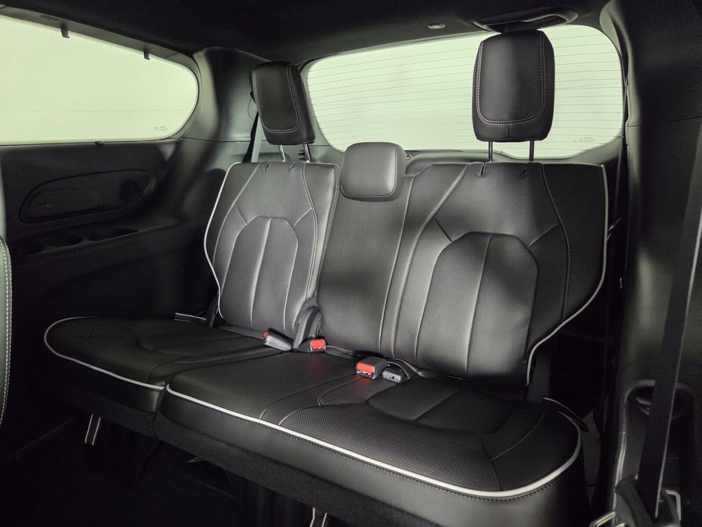 2026 Chrysler Pacifica - Photo 12