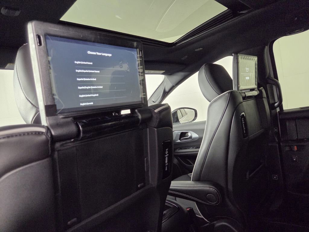 2026 Chrysler Pacifica - Photo 13