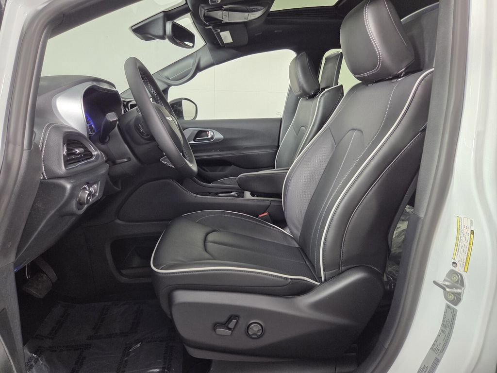 2026 Chrysler Pacifica - Photo 14