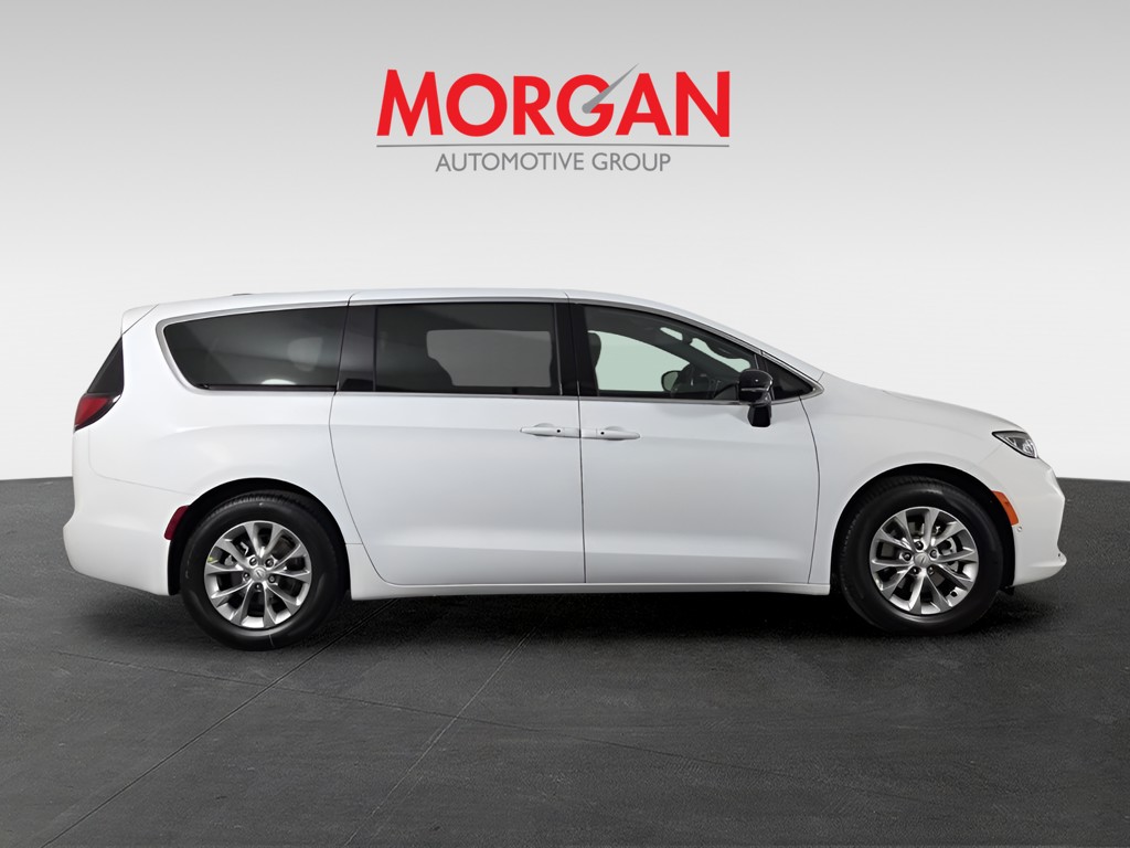 2026 Chrysler Pacifica - Photo 8