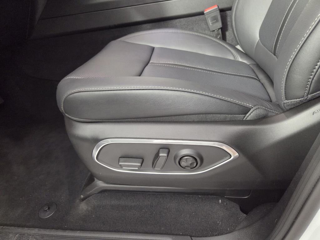 2026 Jeep Grand Wagoneer L - Photo 12