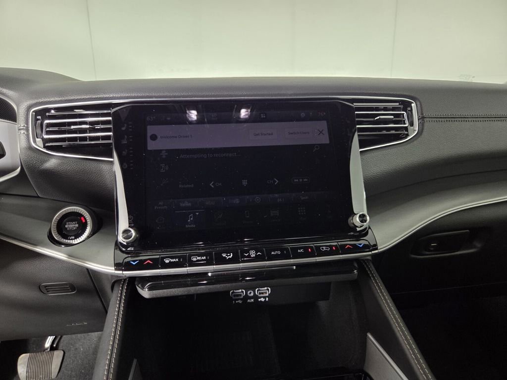 2026 Jeep Grand Wagoneer - Photo 11