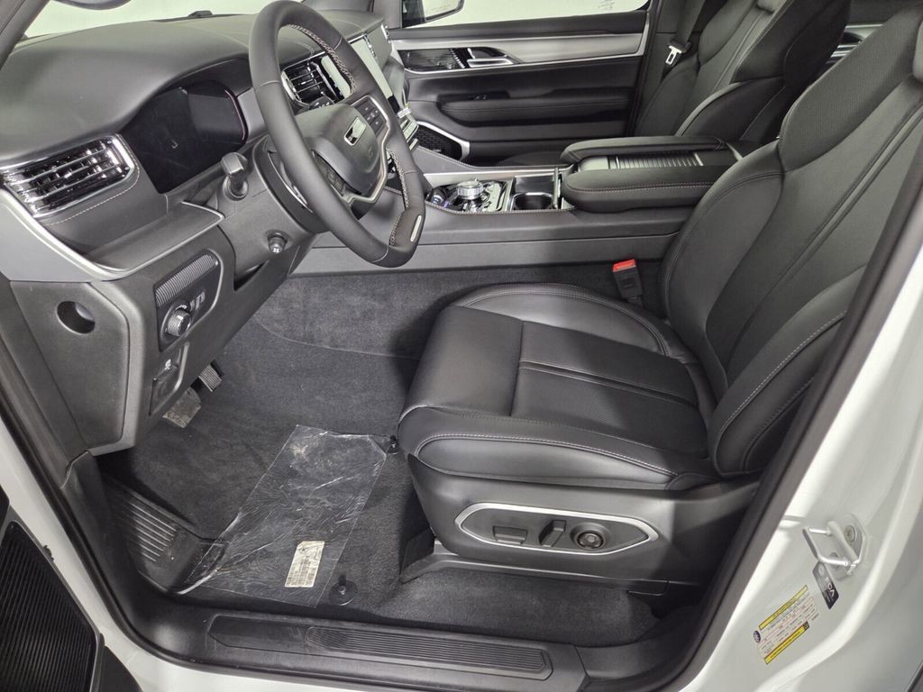 2026 Jeep Grand Wagoneer - Photo 10
