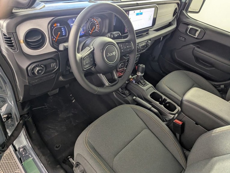 2026 Jeep Wrangler - Photo 11