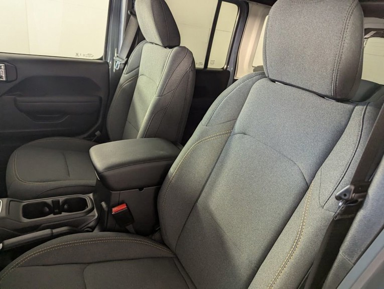 2026 Jeep Wrangler - Photo 12