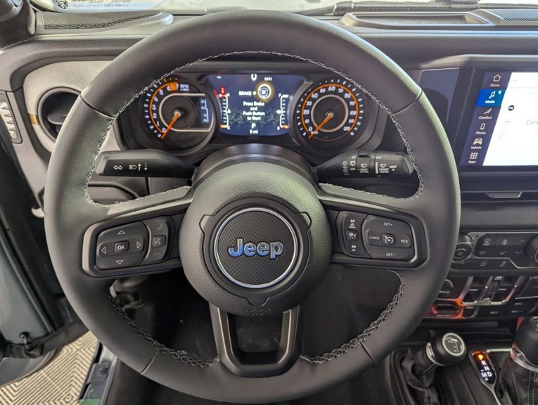 2026 Jeep Wrangler - Photo 18