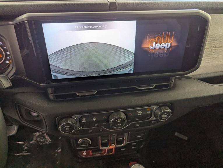 2026 Jeep Wrangler - Photo 22