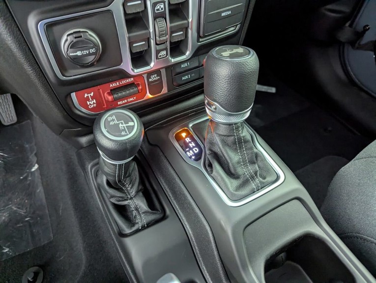 2026 Jeep Wrangler - Photo 24