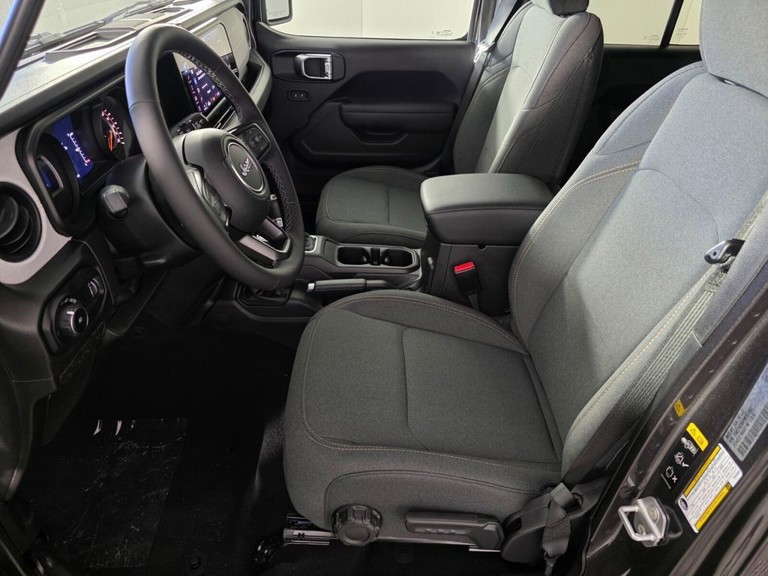 2026 Jeep Wrangler - Photo 10