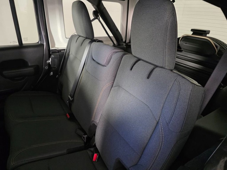 2026 Jeep Wrangler - Photo 15