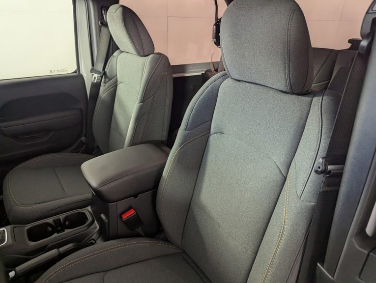 2026 Jeep Wrangler - Photo 12