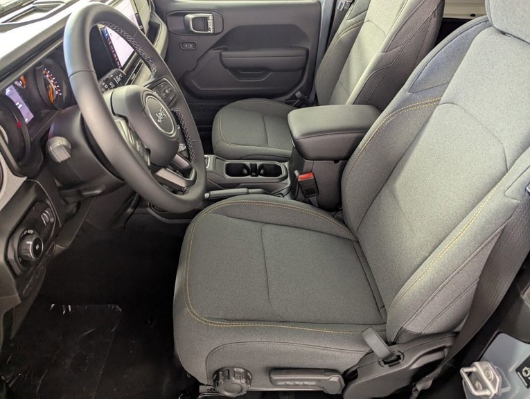 2026 Jeep Wrangler - Photo 10