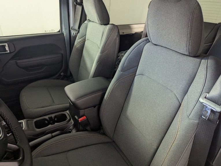 2026 Jeep Wrangler - Photo 11