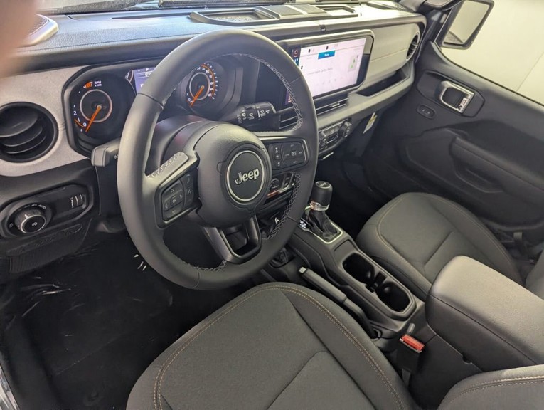 2026 Jeep Wrangler - Photo 12