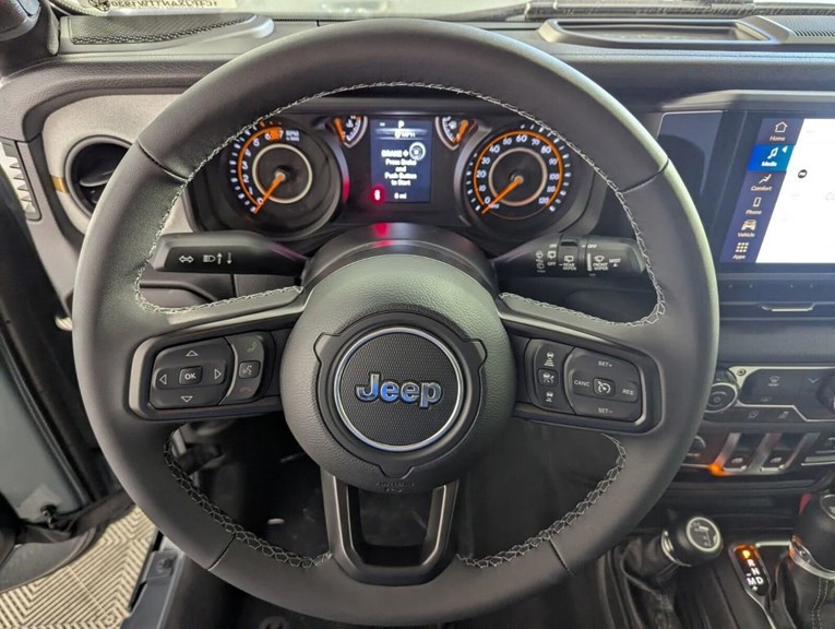 2026 Jeep Wrangler - Photo 14