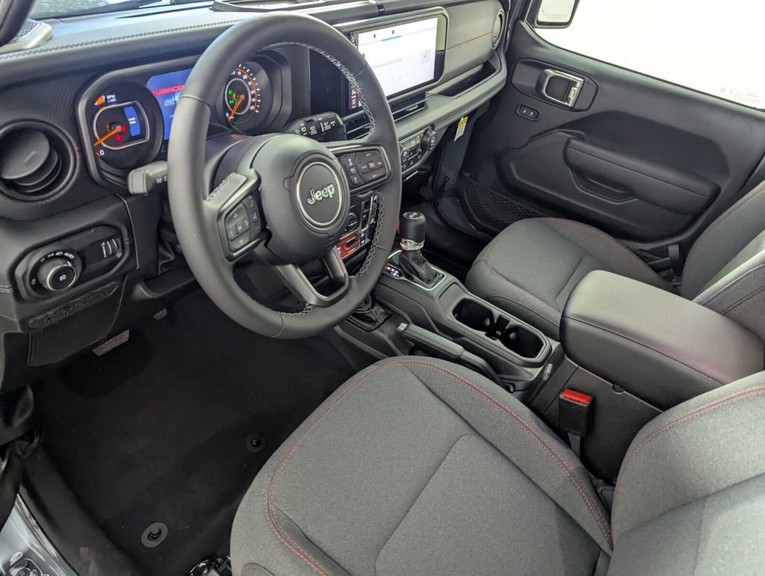 2026 Jeep Wrangler - Photo 11