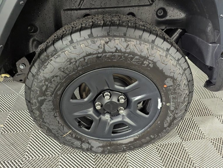 2026 Jeep Wrangler - Photo 14