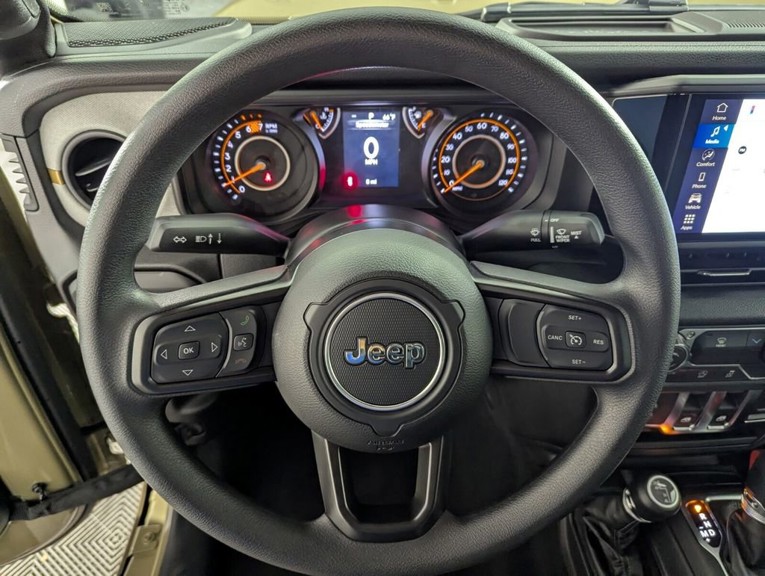 2026 Jeep Wrangler - Photo 15