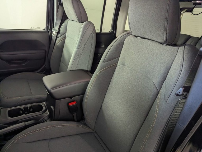 2026 Jeep Wrangler - Photo 12