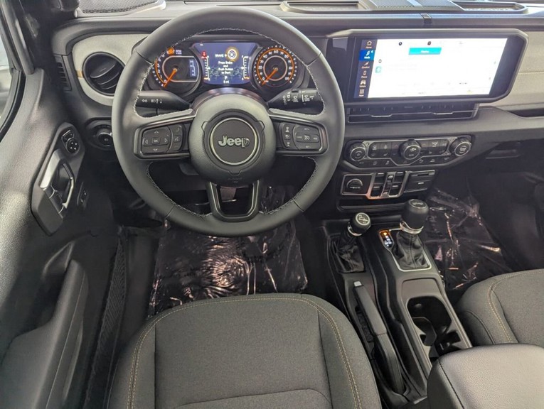 2026 Jeep Wrangler - Photo 13
