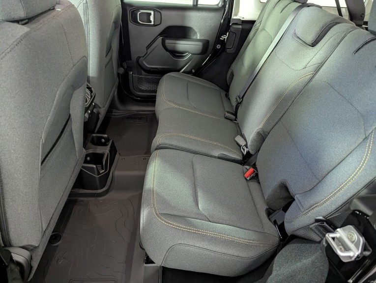 2026 Jeep Wrangler - Photo 14