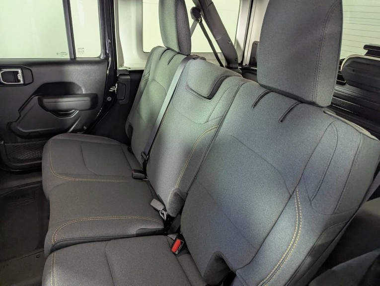 2026 Jeep Wrangler - Photo 15