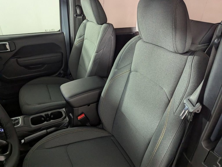2026 Jeep Wrangler - Photo 11