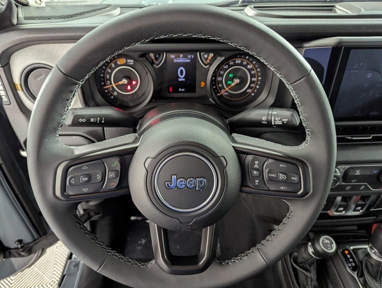 2026 Jeep Wrangler - Photo 15
