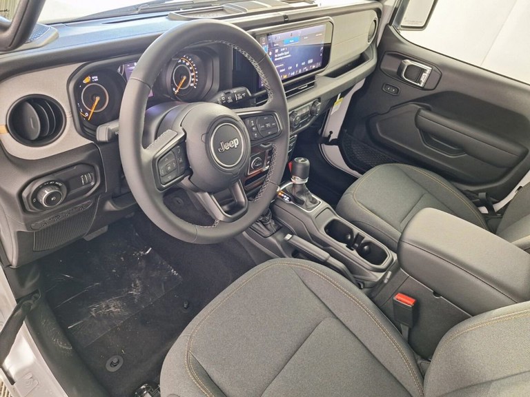 2026 Jeep Wrangler - Photo 11