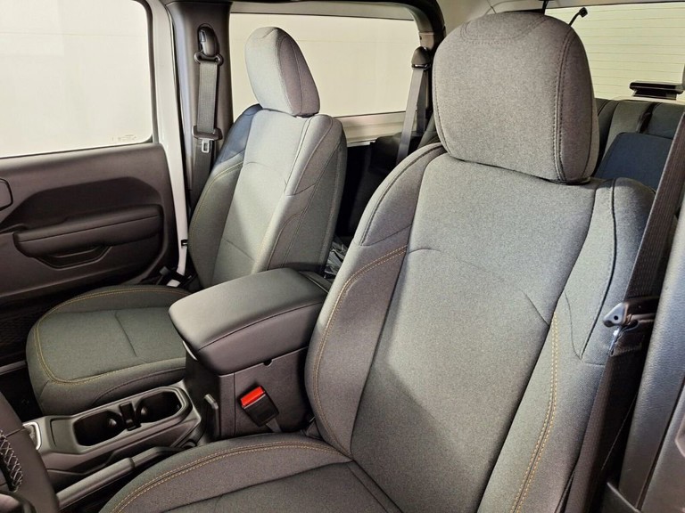 2026 Jeep Wrangler - Photo 12