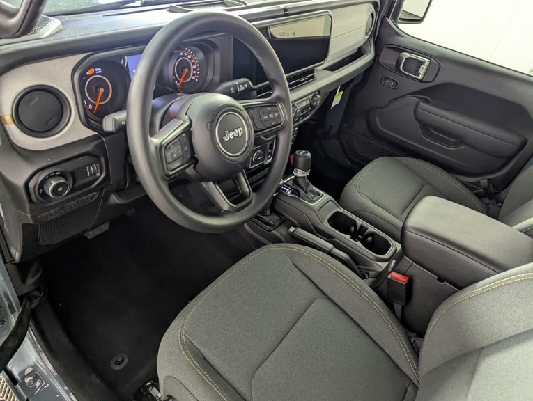 2026 Jeep Wrangler - Photo 11