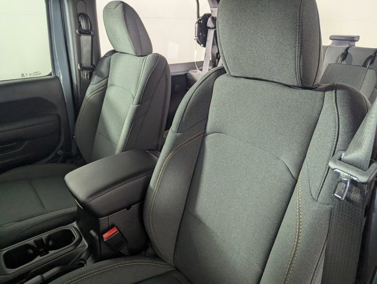 2026 Jeep Wrangler - Photo 12
