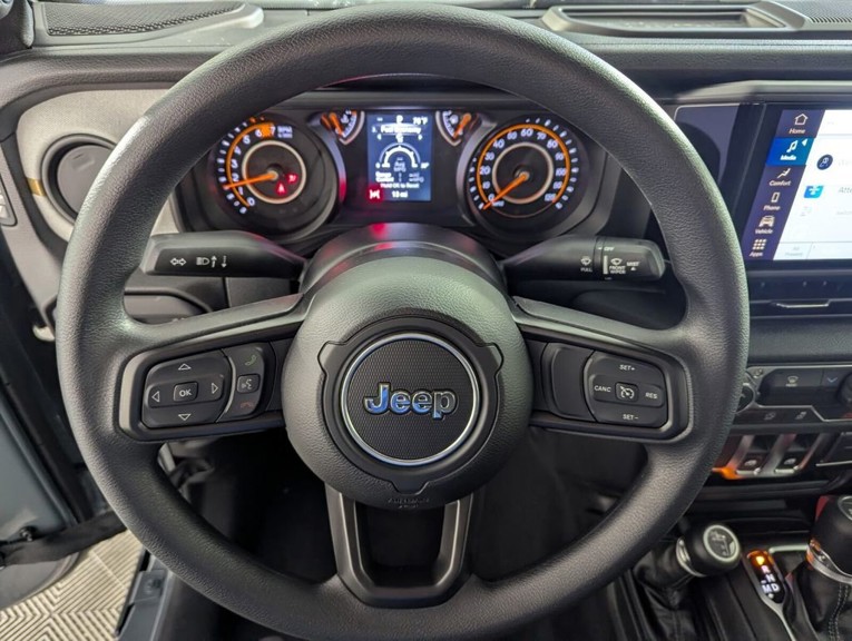 2026 Jeep Wrangler - Photo 14
