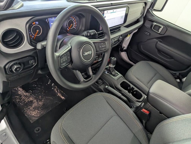 2026 Jeep Wrangler - Photo 11